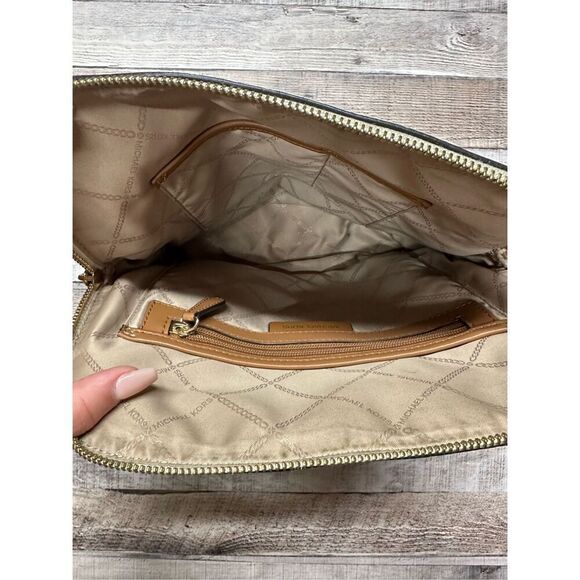 Michael Kors Dallas Medium Signature Logo MK Monogram Backpack Color Vanilla - Picture 9 of 12